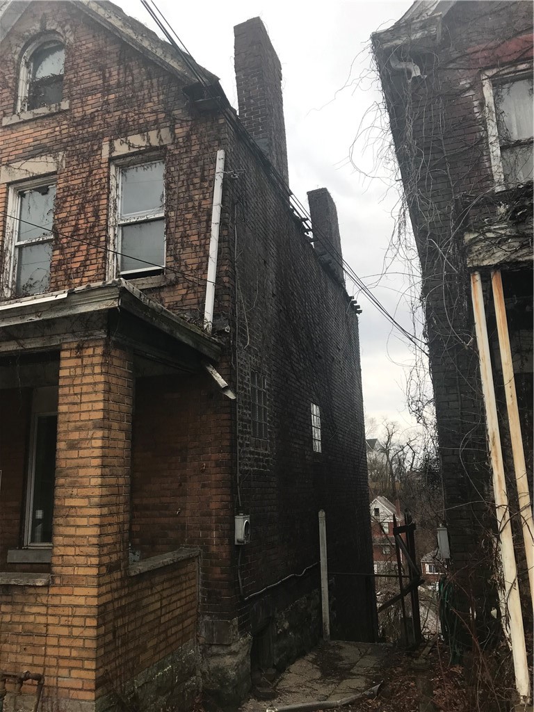 2258 Hawthorne Ave — photo 2