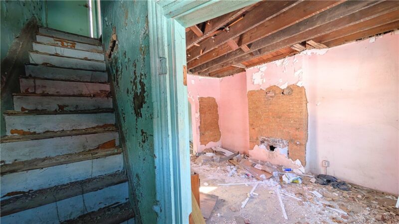 223 Lombard St — photo 2