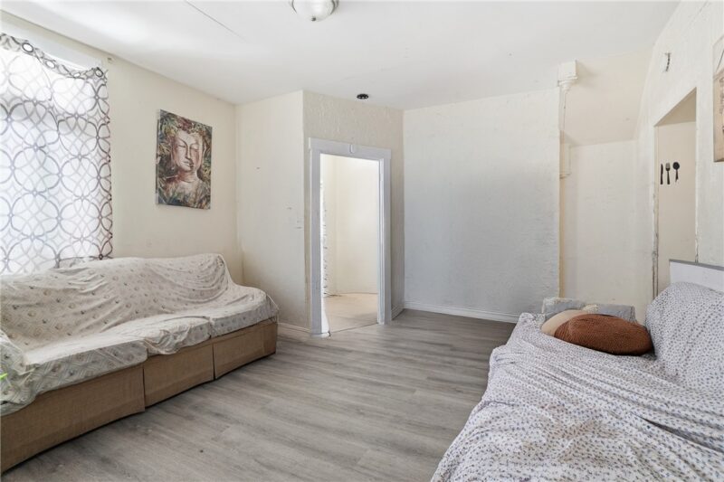 1245 Kenneth Avenue — photo 4