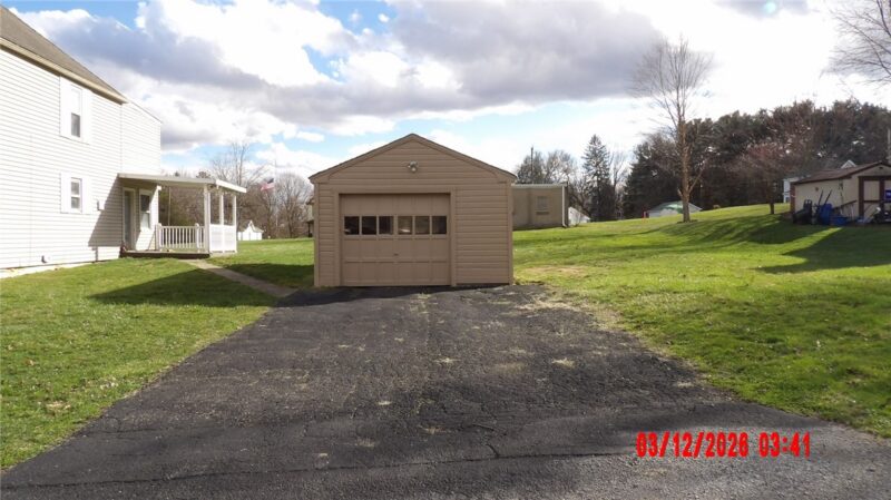 215 W Park St — photo 2