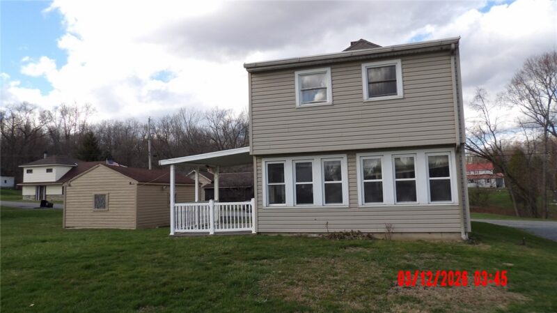 215 W Park St — photo 3