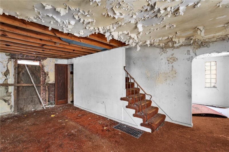 2132 Laketon Rd — photo 4
