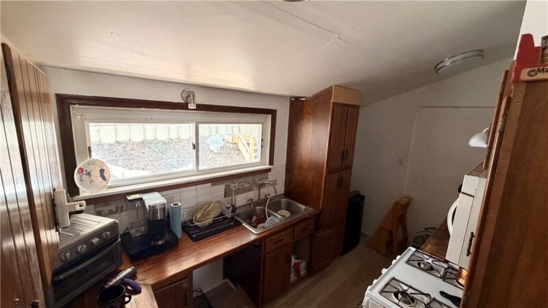 327 Lowell St — photo 4