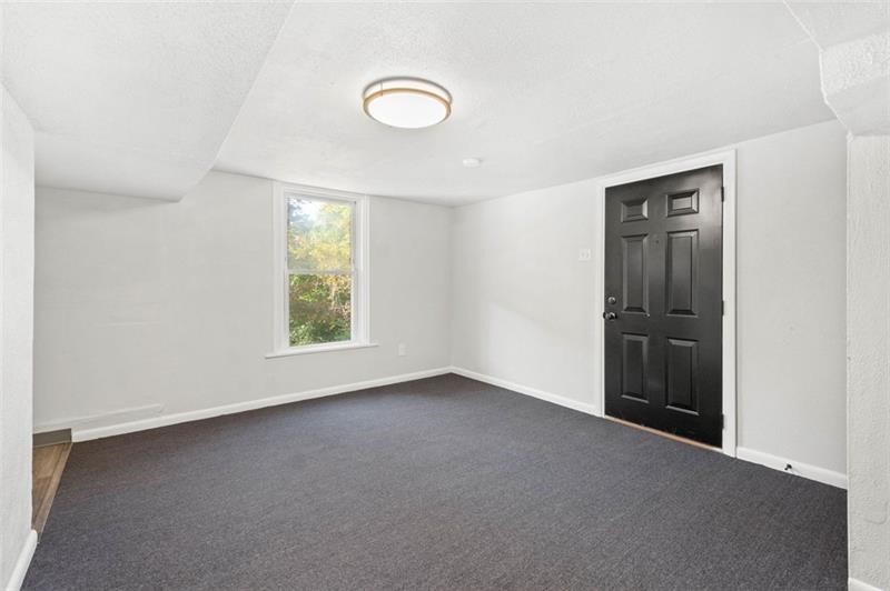 133 Glenmore Avenue — photo 5
