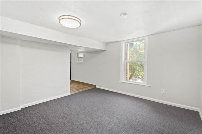 133 Glenmore Avenue — photo 6