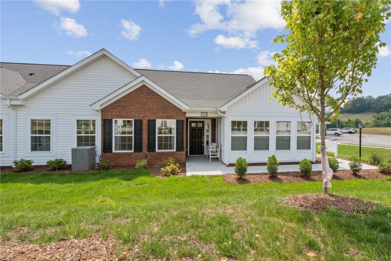 1020 Autumn Woods Drive — photo 2