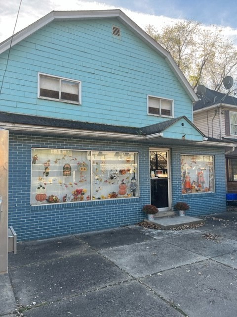 102 W Midland Ave — photo 1
