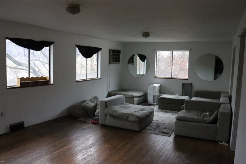 102 W Midland Ave — photo 4
