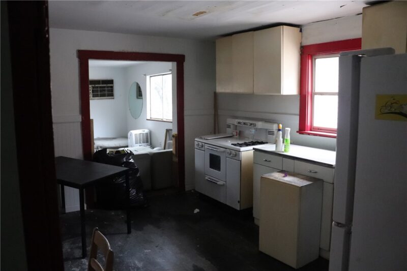 102 W Midland Ave — photo 7