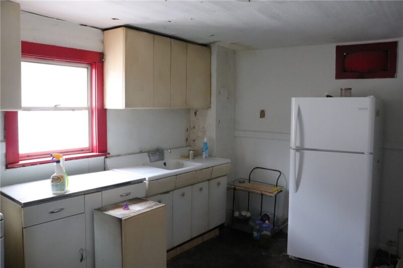 102 W Midland Ave — photo 8