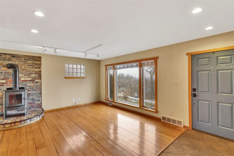 8020 Lloyd Ave — photo 4