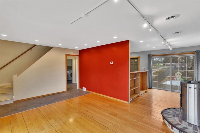 8020 Lloyd Ave — photo 5