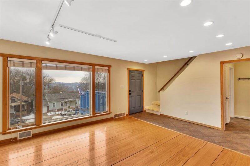 8020 Lloyd Ave — photo 6