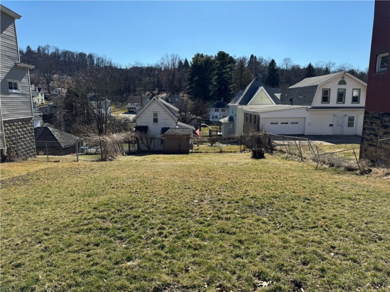 644 E MAIDEN STREET — photo 3