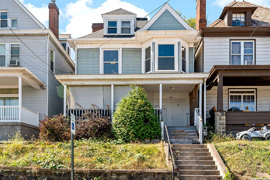 975 Thompson Ave — photo 1