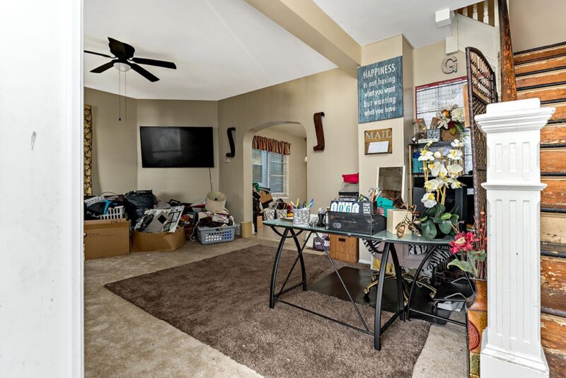 975 Thompson Ave — photo 2