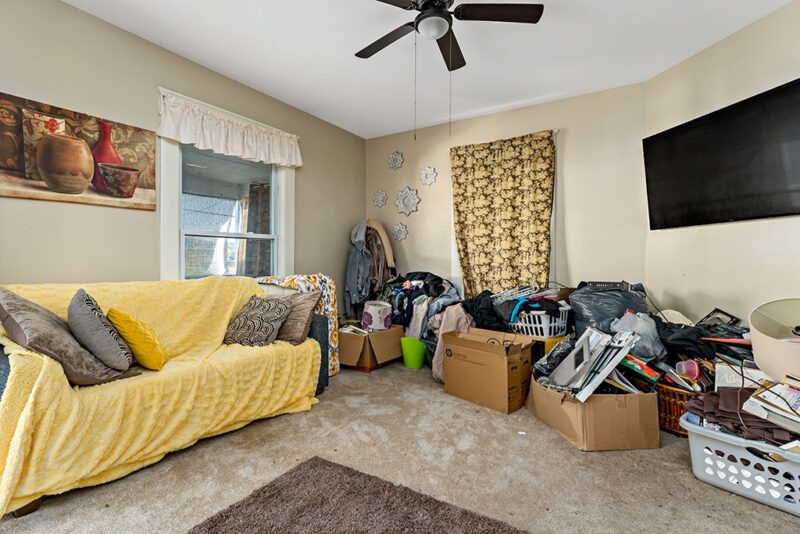 975 Thompson Ave — photo 5