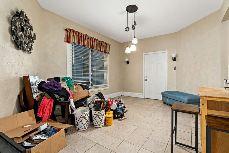 975 Thompson Ave — photo 7