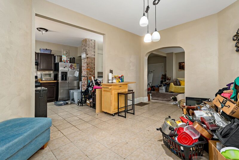 975 Thompson Ave — photo 8