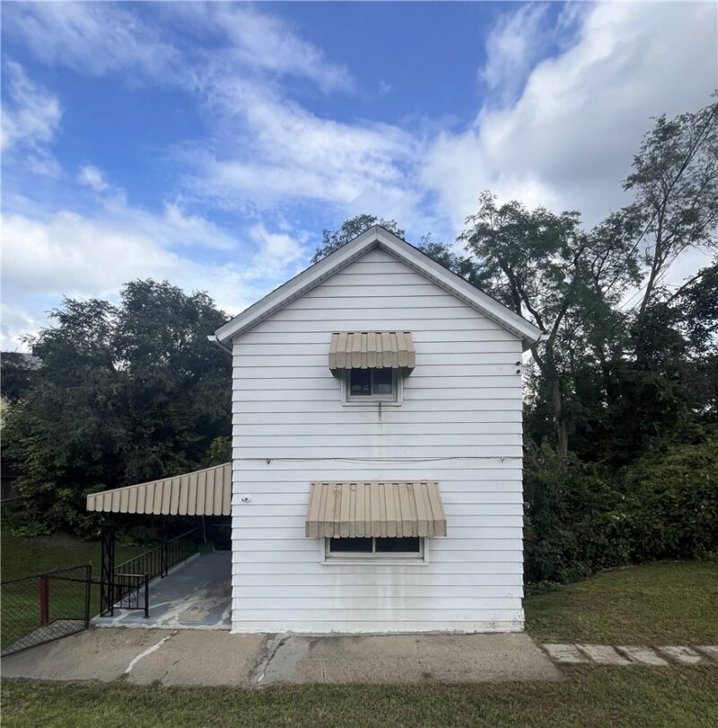 1360 Center St — photo 3