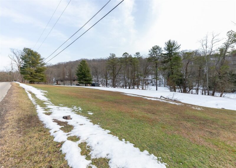 5005 Mamont Road — photo 3