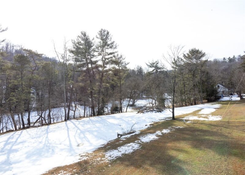 5005 Mamont Road — photo 7