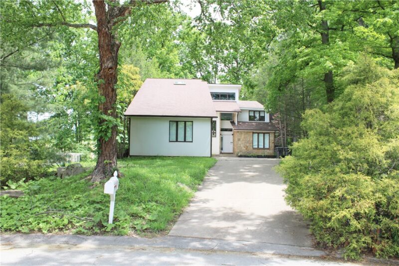 219 La Grande Dr — photo 2