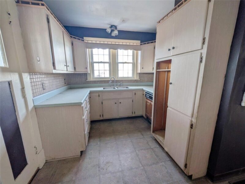 627 Kimball Ave — photo 8