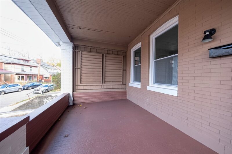 101 W Mcintyre — photo 2