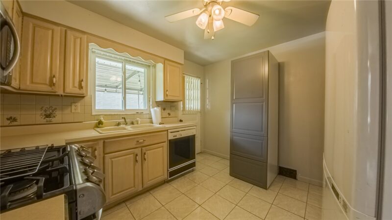 1586 Collier Ave — photo 5