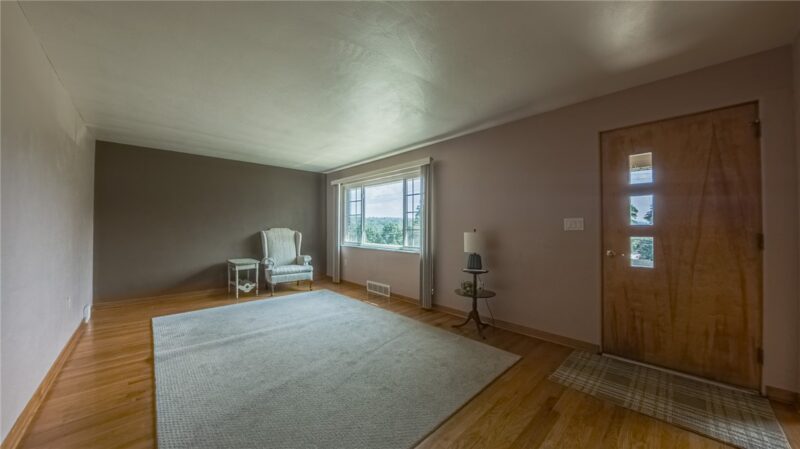 1586 Collier Ave — photo 6