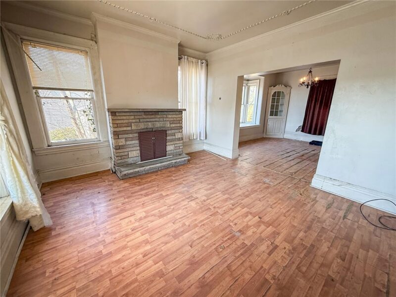 248 E Fulton St — photo 5