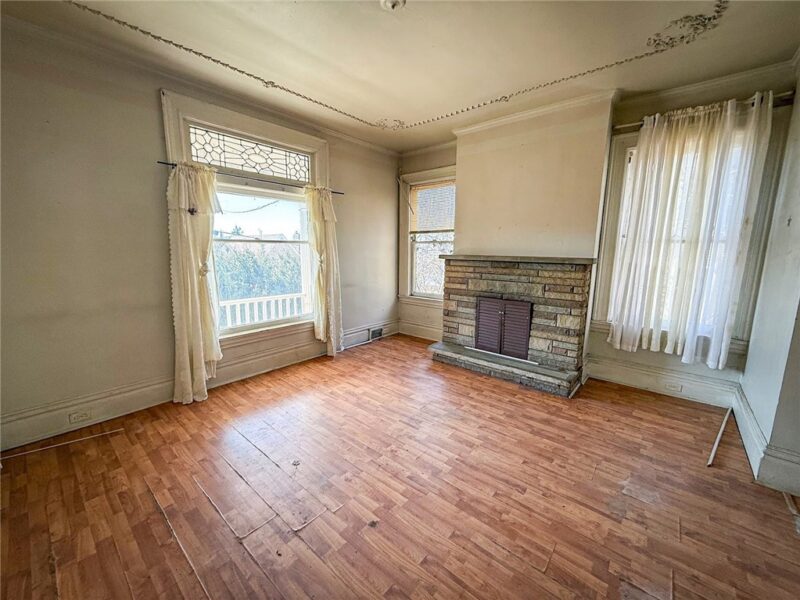 248 E Fulton St — photo 8