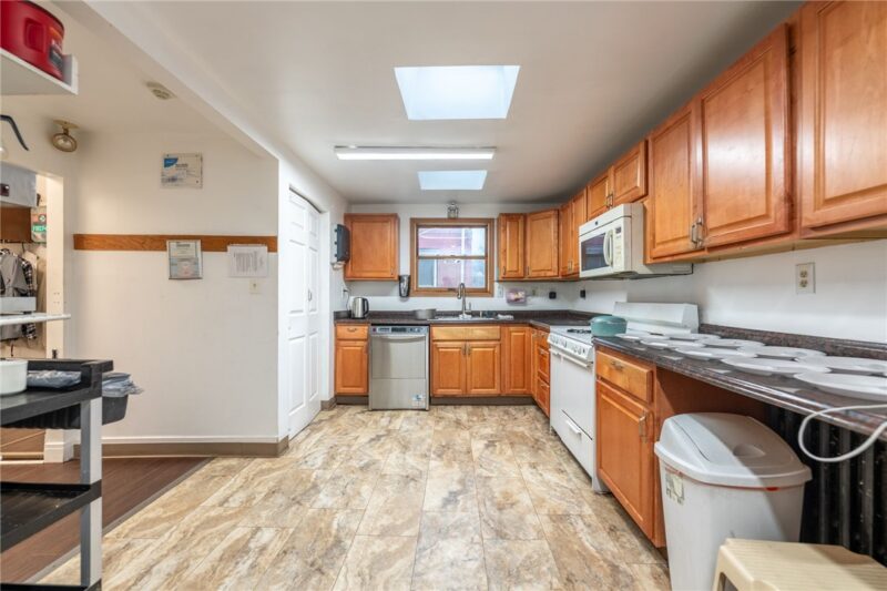 200 Caldwell Ave — photo 8