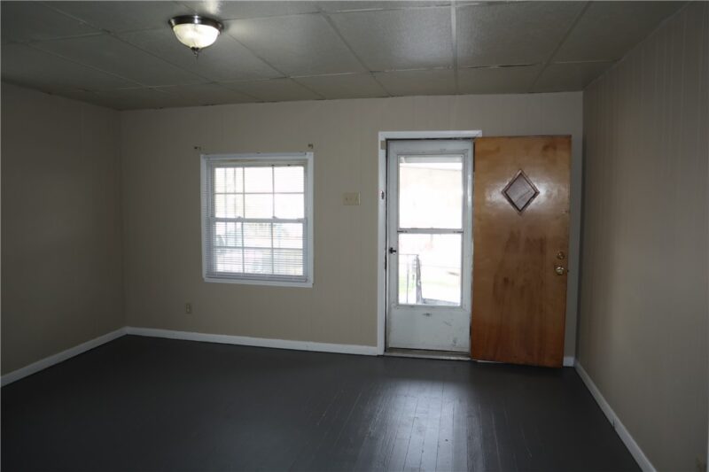 823 Crest Ave — photo 8