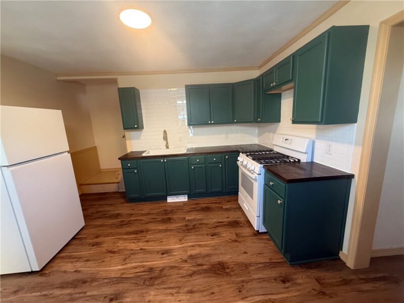 302 Neubert Street — photo 2