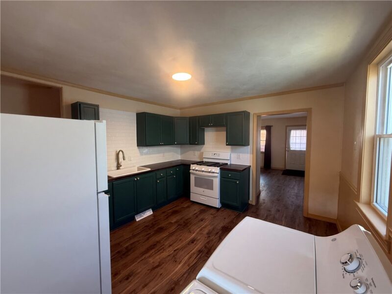 302 Neubert Street — photo 3