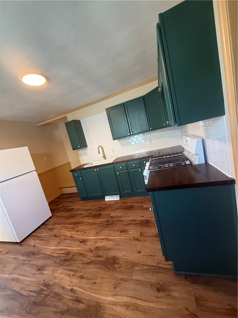 302 Neubert Street — photo 4