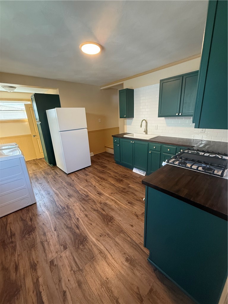 302 Neubert Street — photo 6