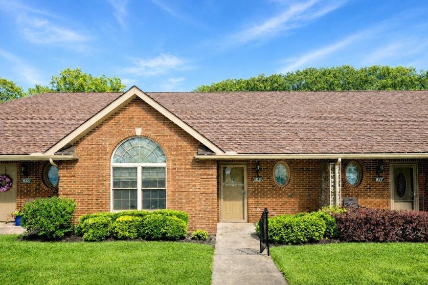 815 Village Dr — photo 1