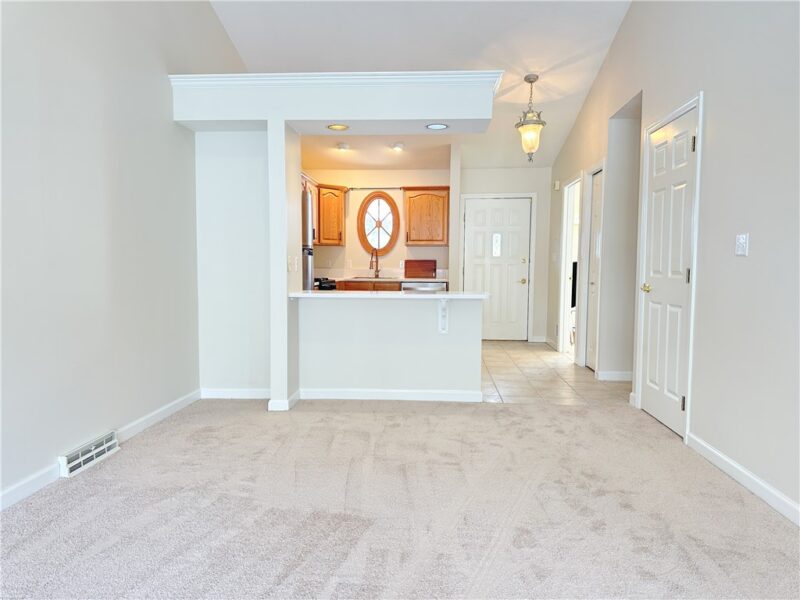 815 Village Dr — photo 4
