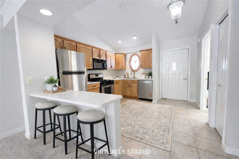 815 Village Dr — photo 6
