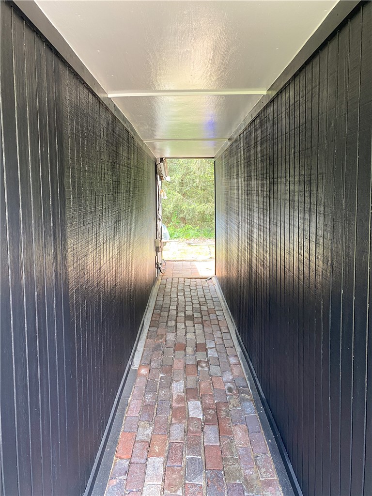 1310 Center Road — photo 3