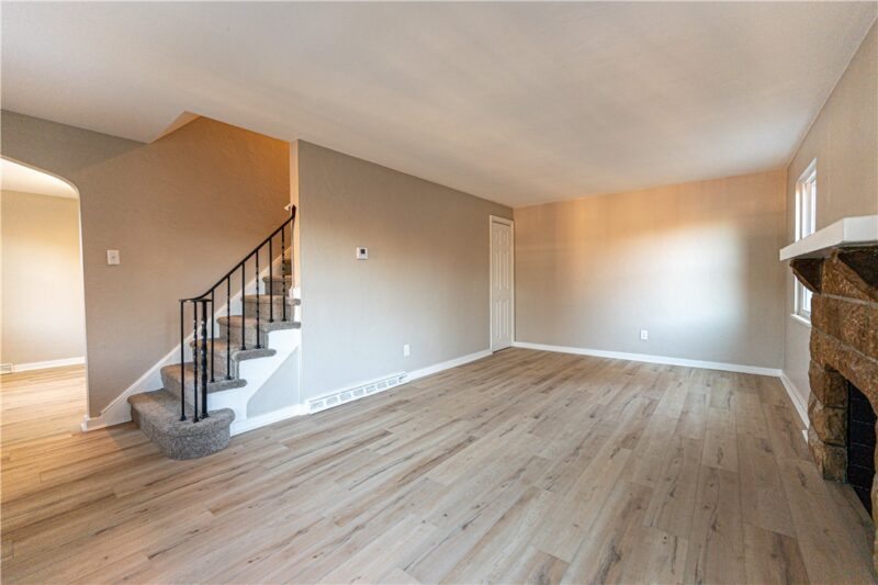 325 Bracken Ave — photo 3