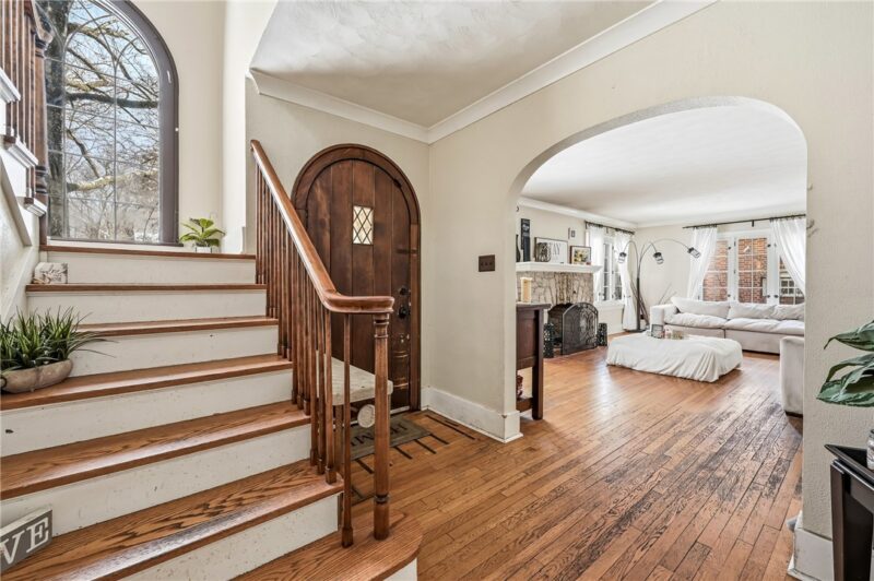 371 Case Ave — photo 3
