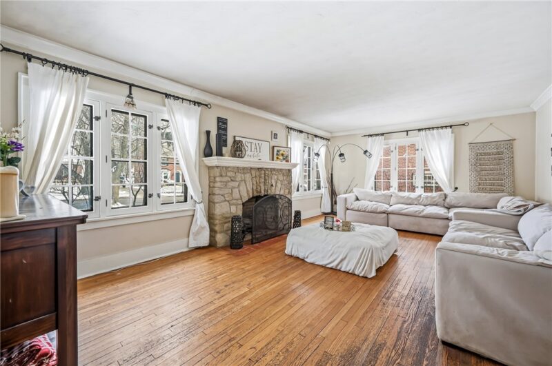 371 Case Ave — photo 4