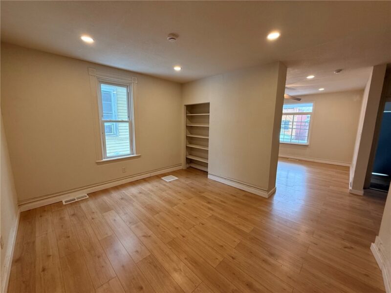 828 Frank — photo 3