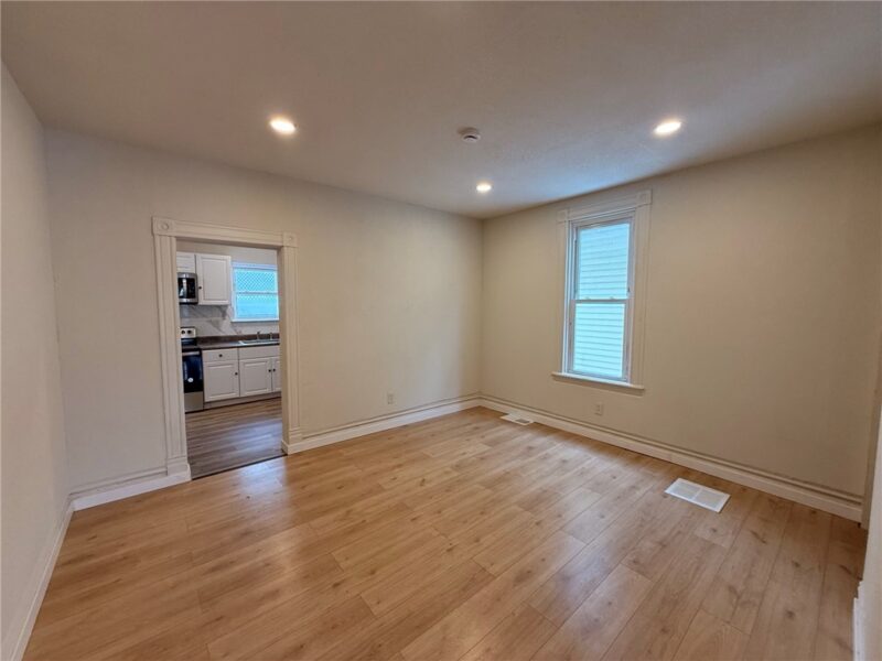 828 Frank — photo 4