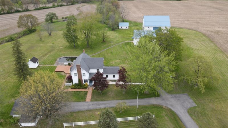 172 Valley Rd — photo 2