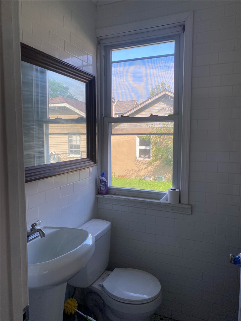 614 Howard St — photo 5